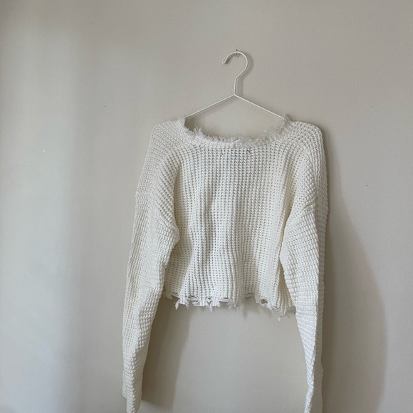 Frayed Crop Sweater - Picture 3 of 6